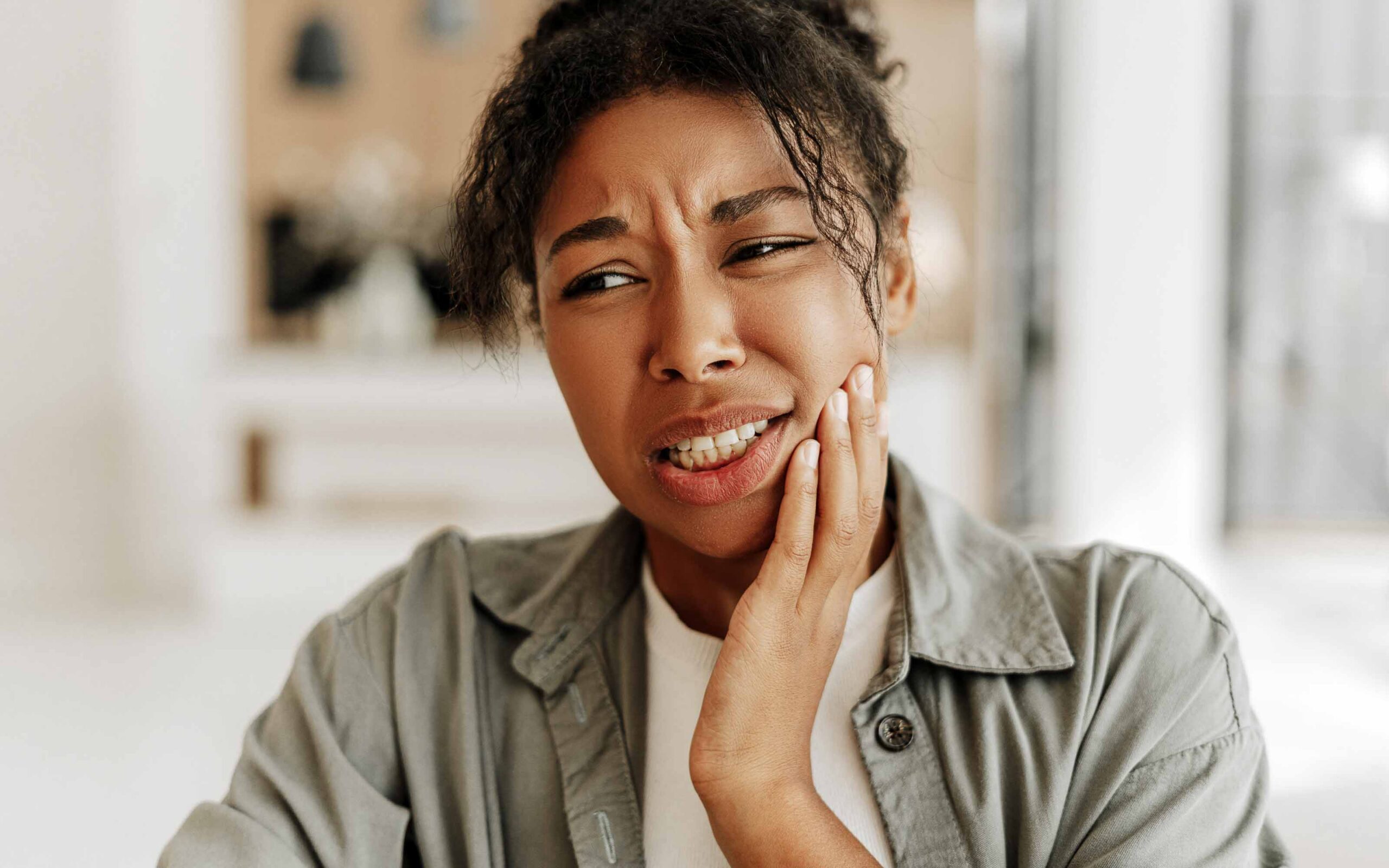 Cracked Tooth Symptoms & Treatment